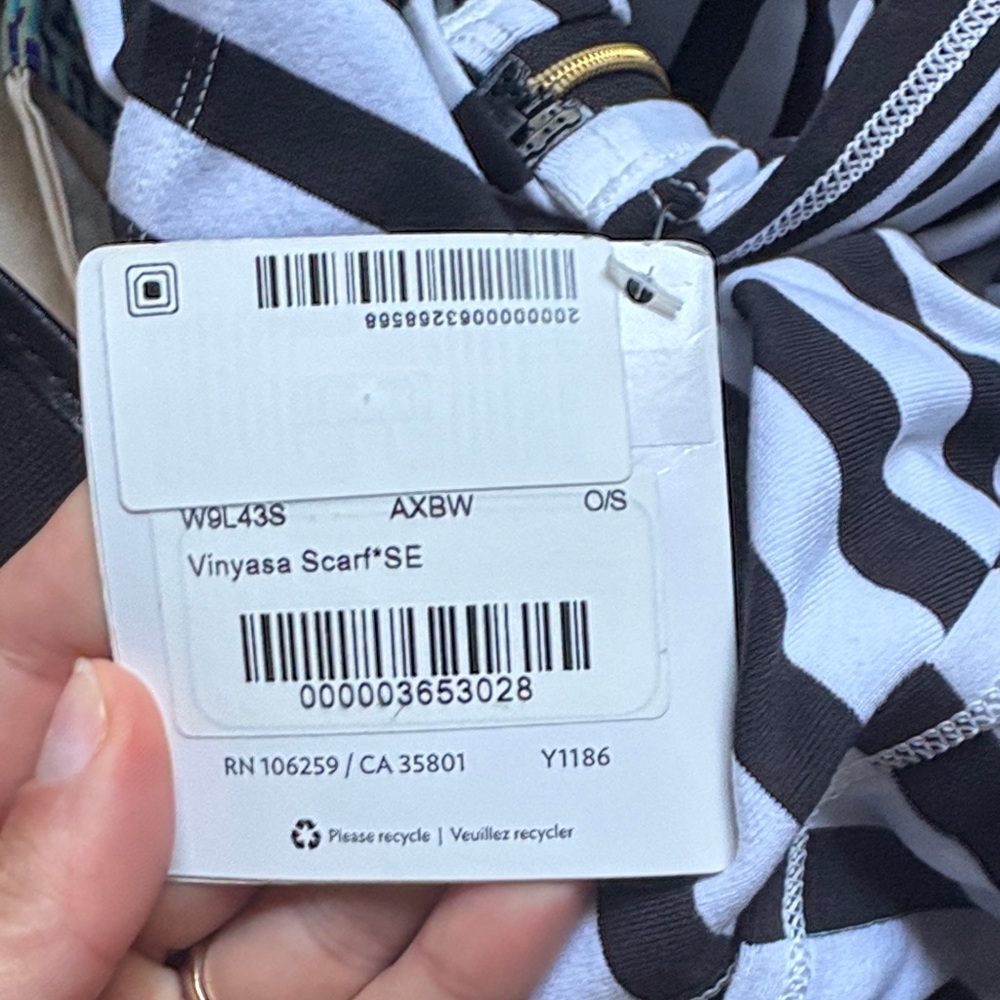 Lululemon Athletica Black and White Striped scarf can we wear multiple ways - Picture 5 of 5